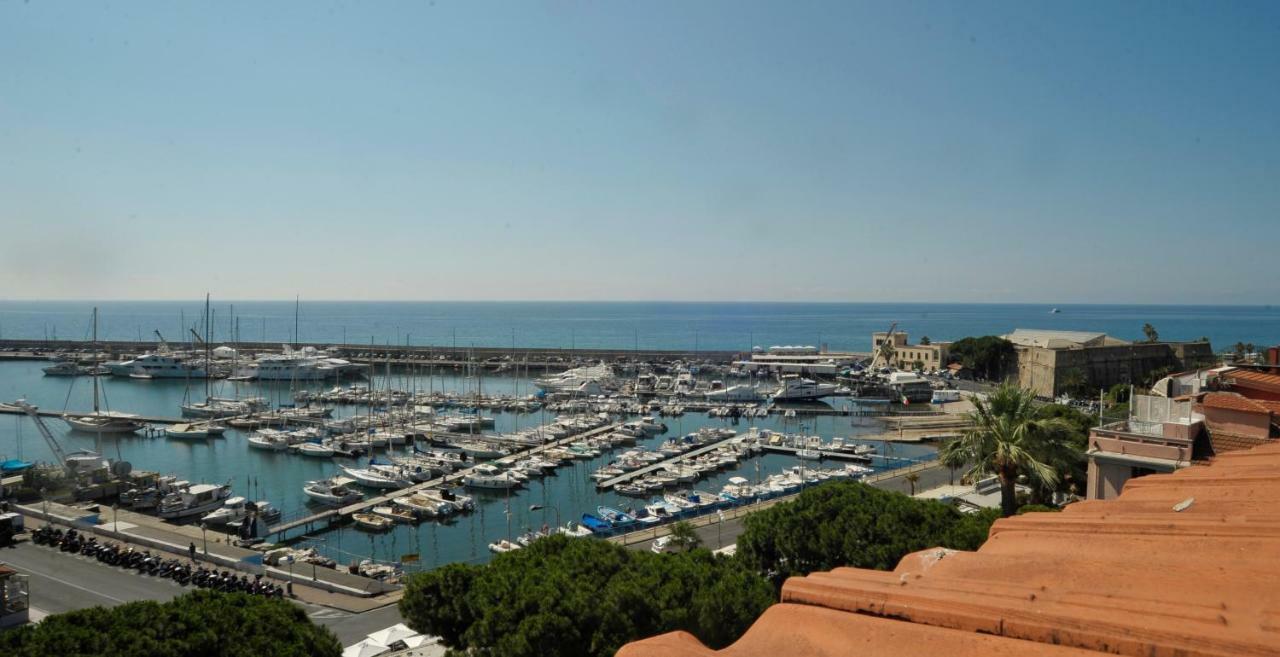 Apartamento Maison Du Port Vieux San Remo Exterior foto